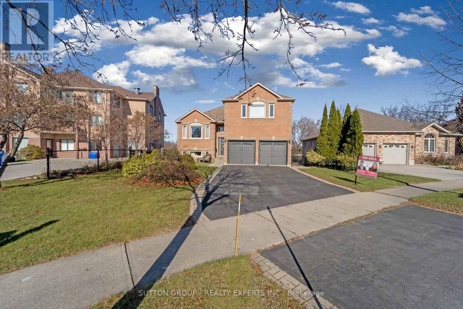 57 BIRCHWAY PL N