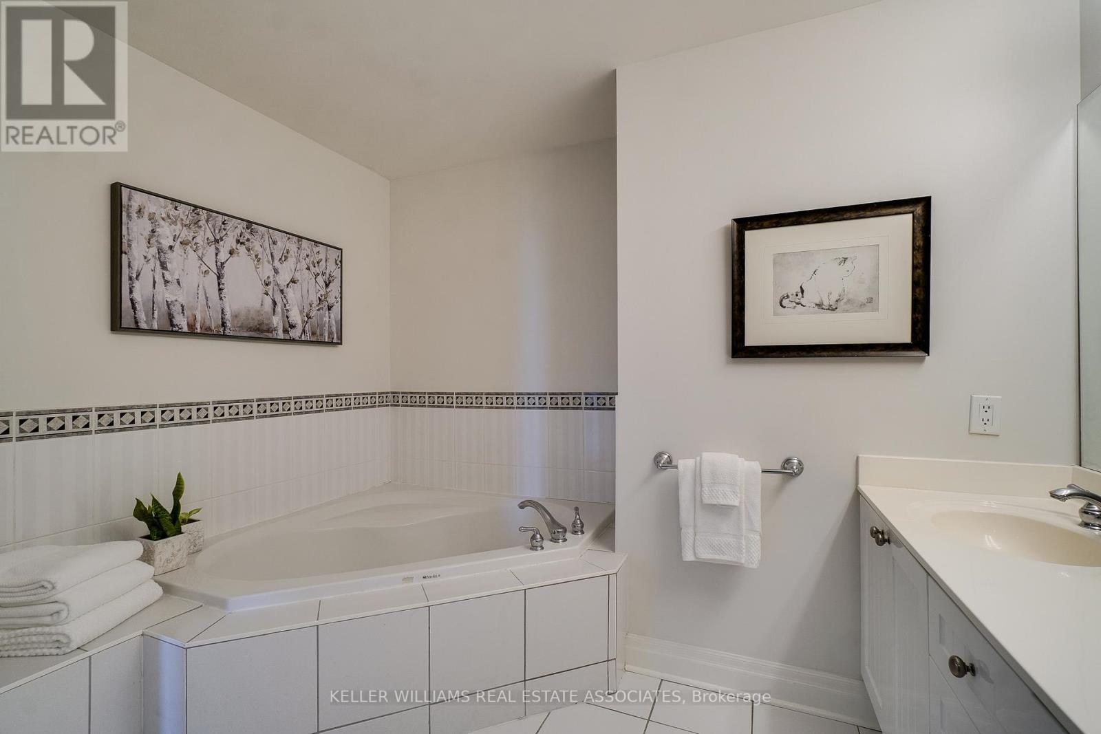 #511 -65 PORT ST E, #511