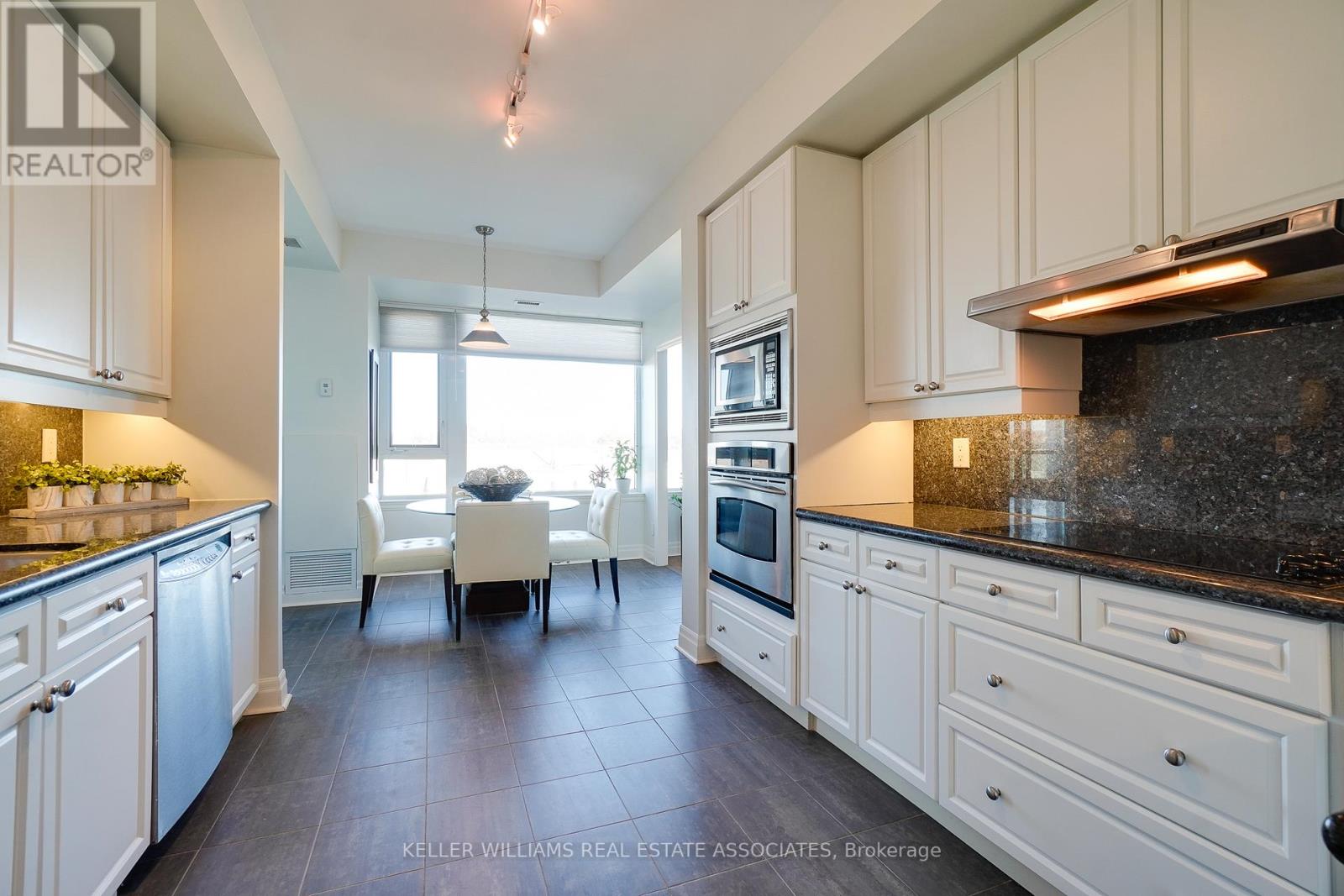 #511 -65 PORT ST E, #511