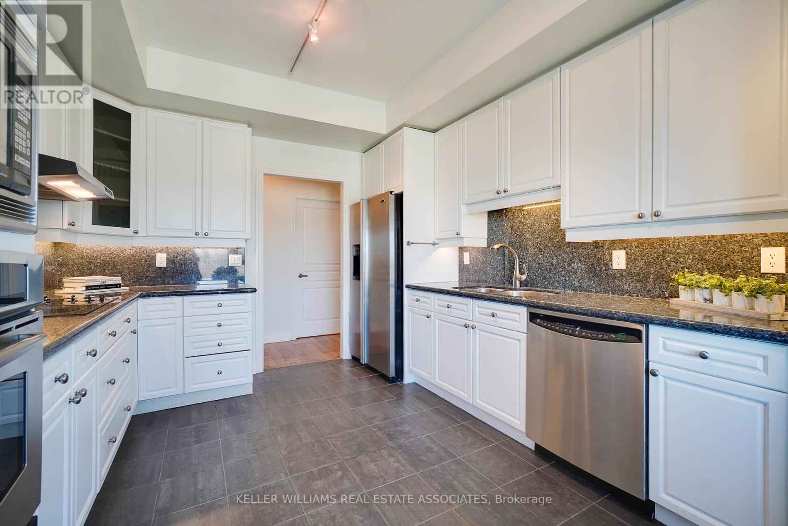 #511 -65 PORT ST E, #511