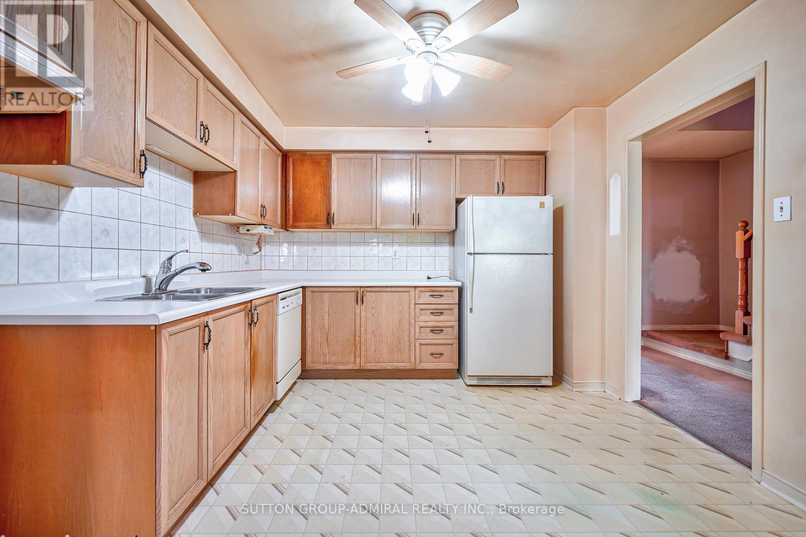 #44 -83 WICKSTEAD CRT, #44