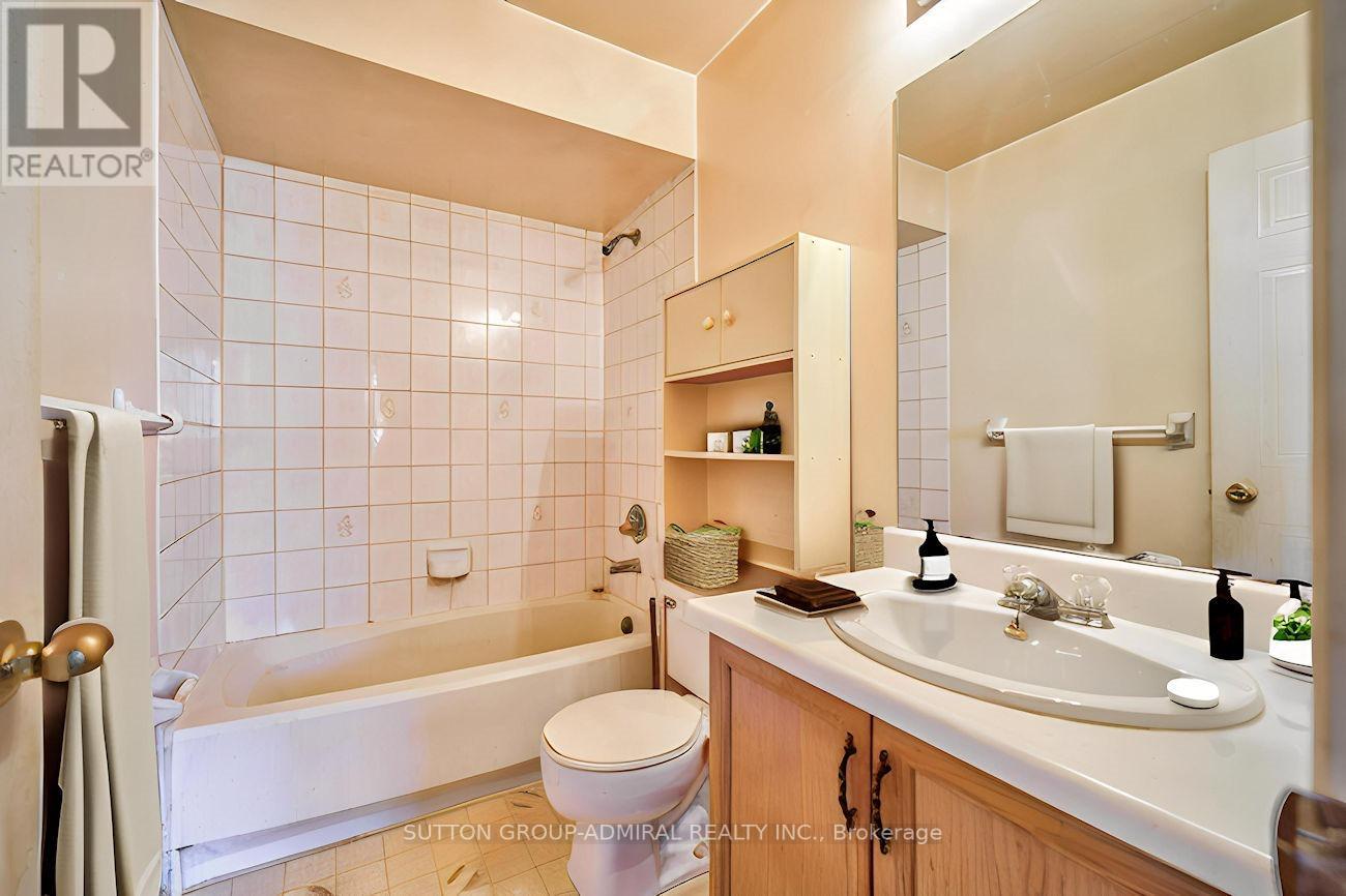 #44 -83 WICKSTEAD CRT, #44