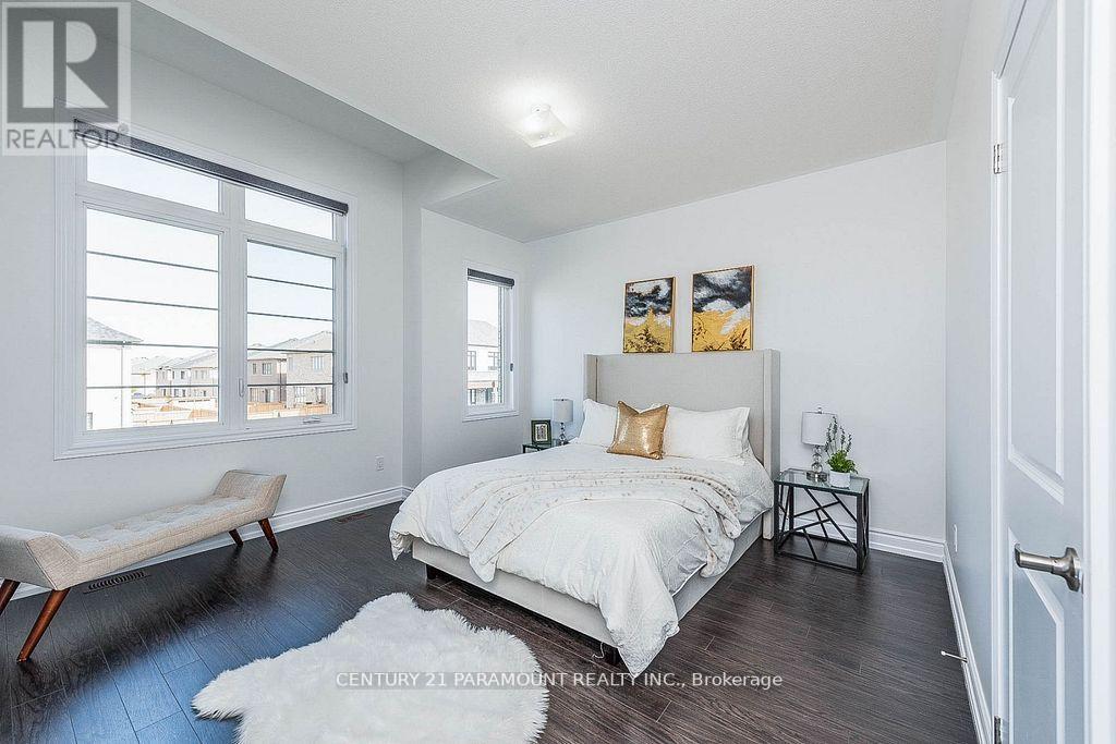 28 LOWELL CRES