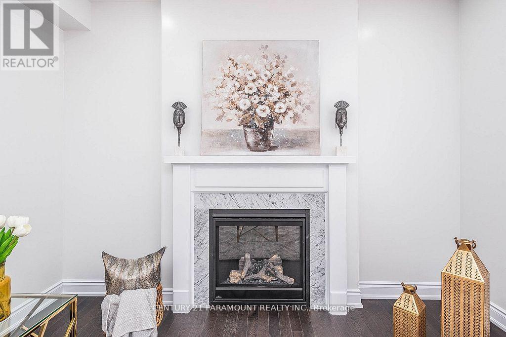 28 LOWELL CRES