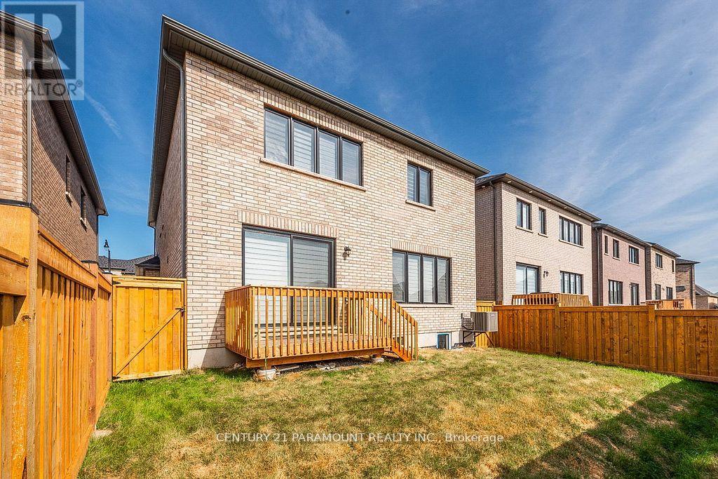 28 LOWELL CRES