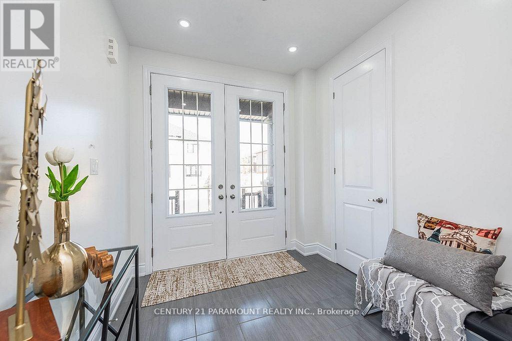 28 LOWELL CRES
