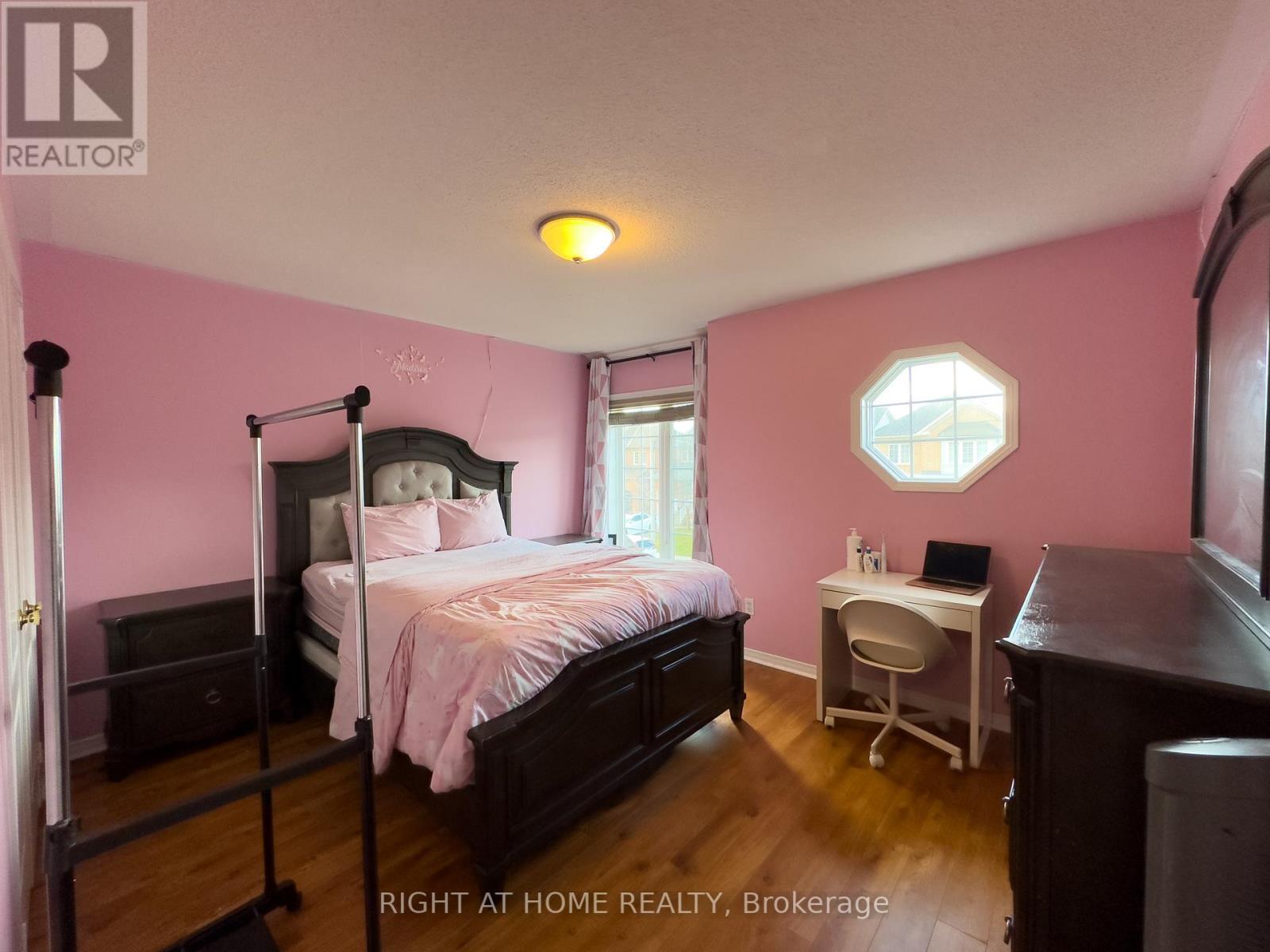 #6 -30 PAULINE CRES, #6