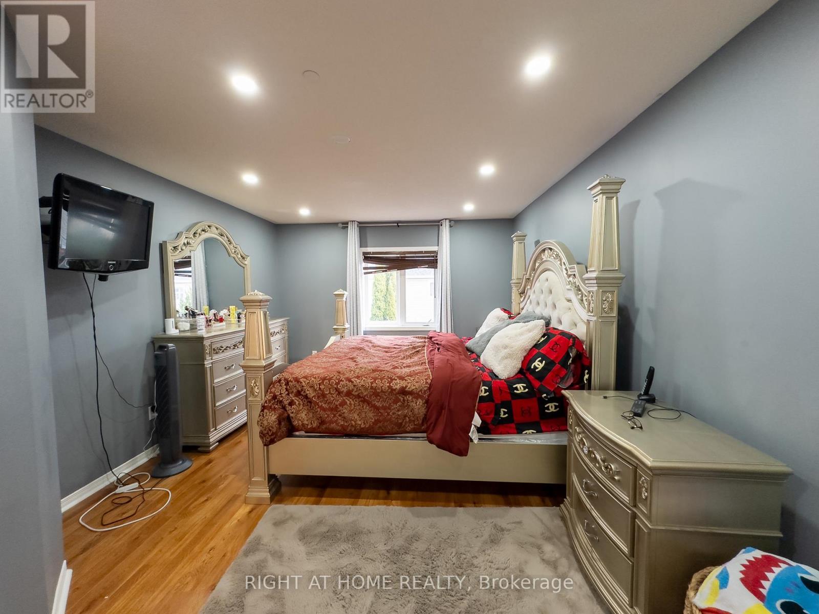 #6 -30 PAULINE CRES, #6