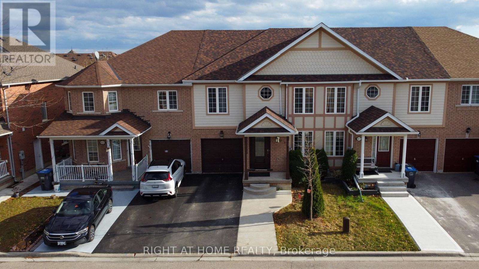 #6 -30 PAULINE CRES, #6