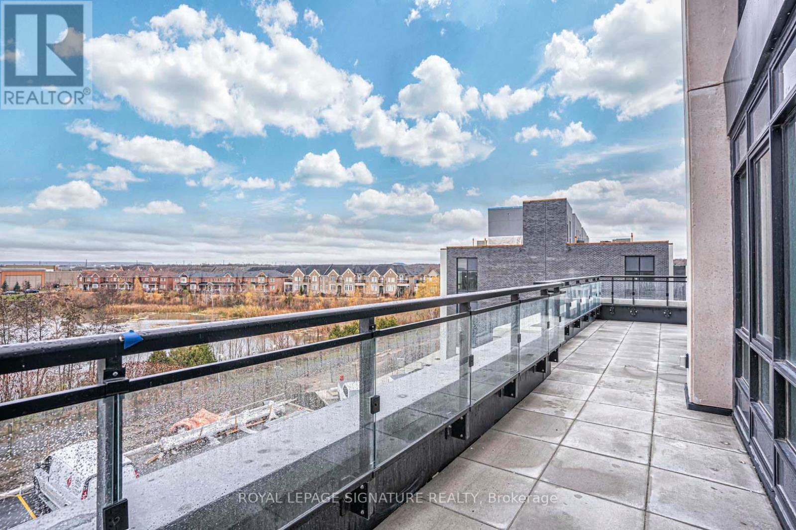 #310 -405 DUNDAS ST W, #310