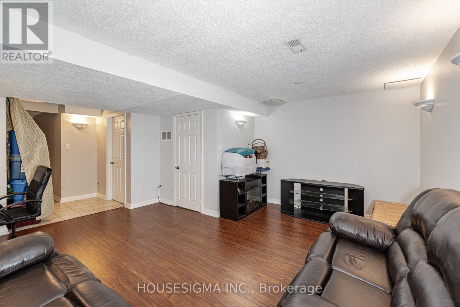 #125 -5910 GREENSBORO DR