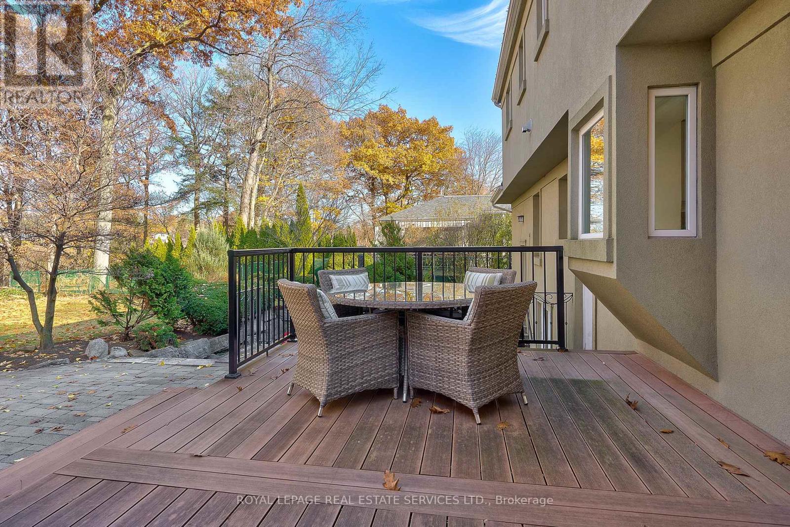 389 RIVER SIDE DR