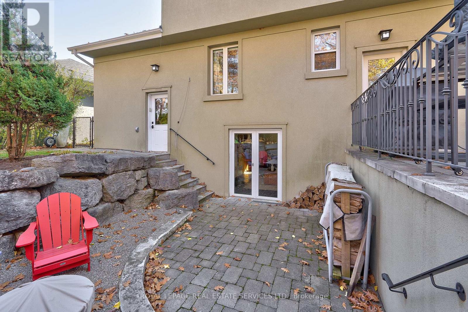389 RIVER SIDE DR