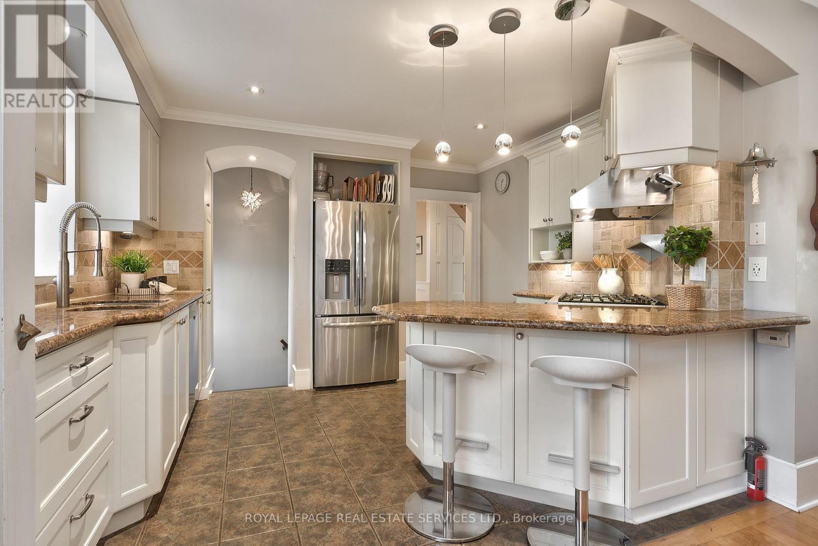 389 RIVER SIDE DR