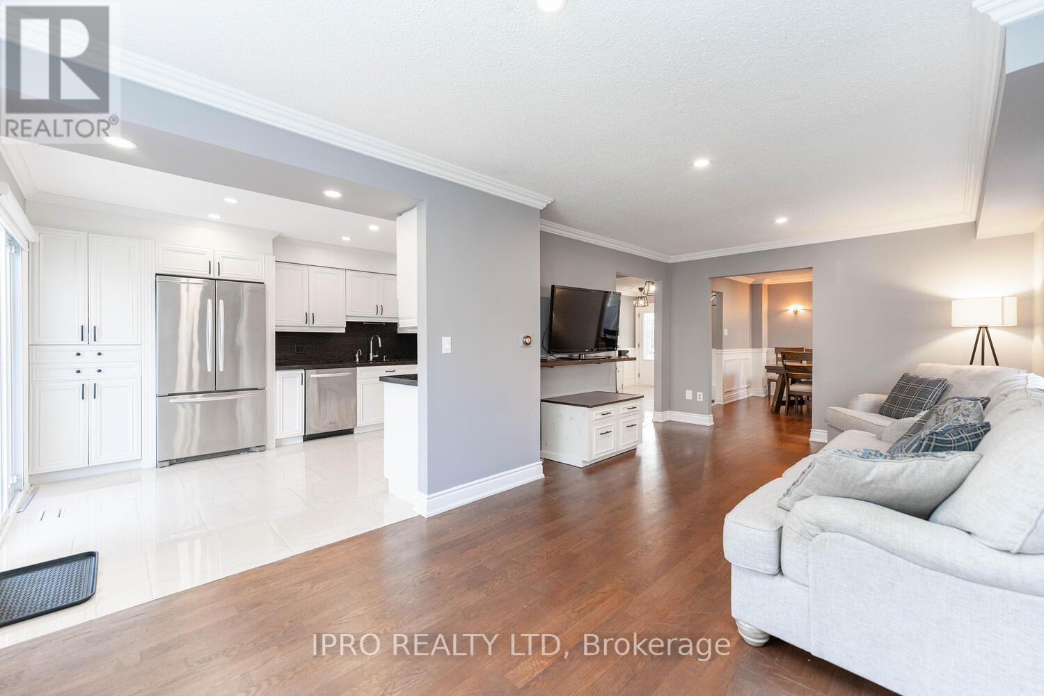 213 BUFFORD DR