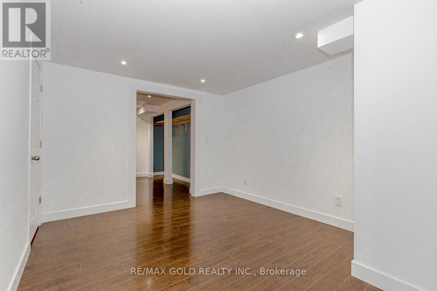 920 LEDBURY CRES