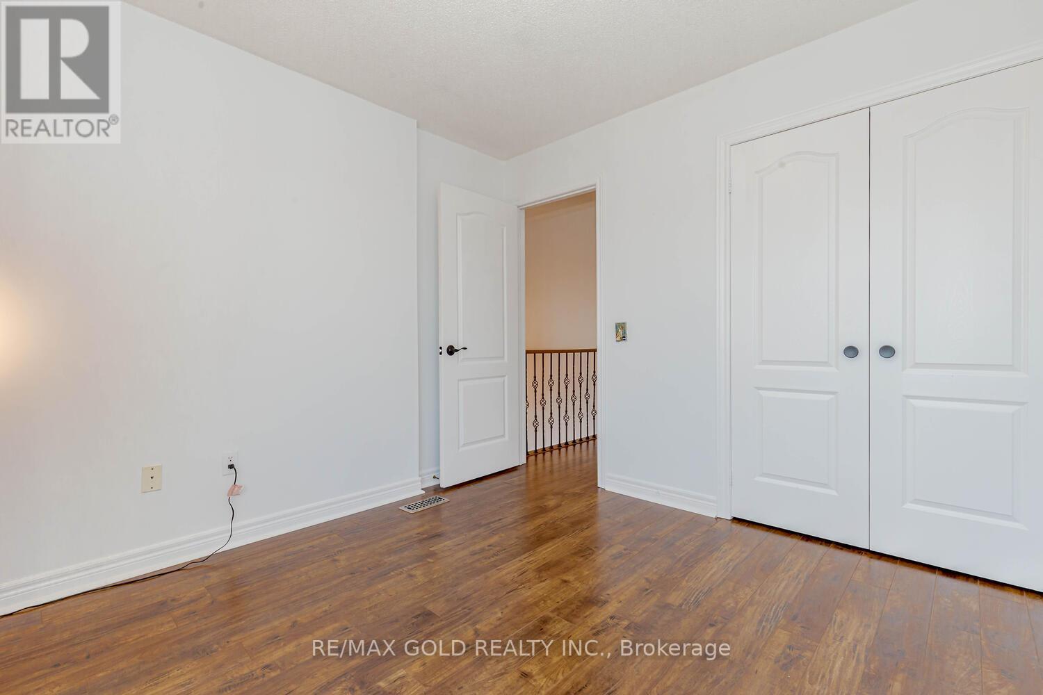 920 LEDBURY CRES