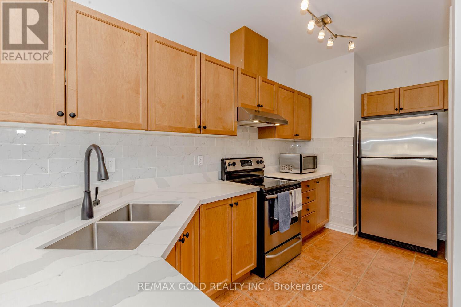 920 LEDBURY CRES