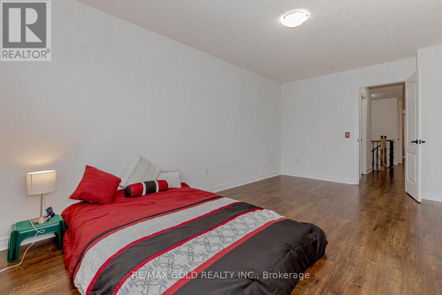920 LEDBURY CRES