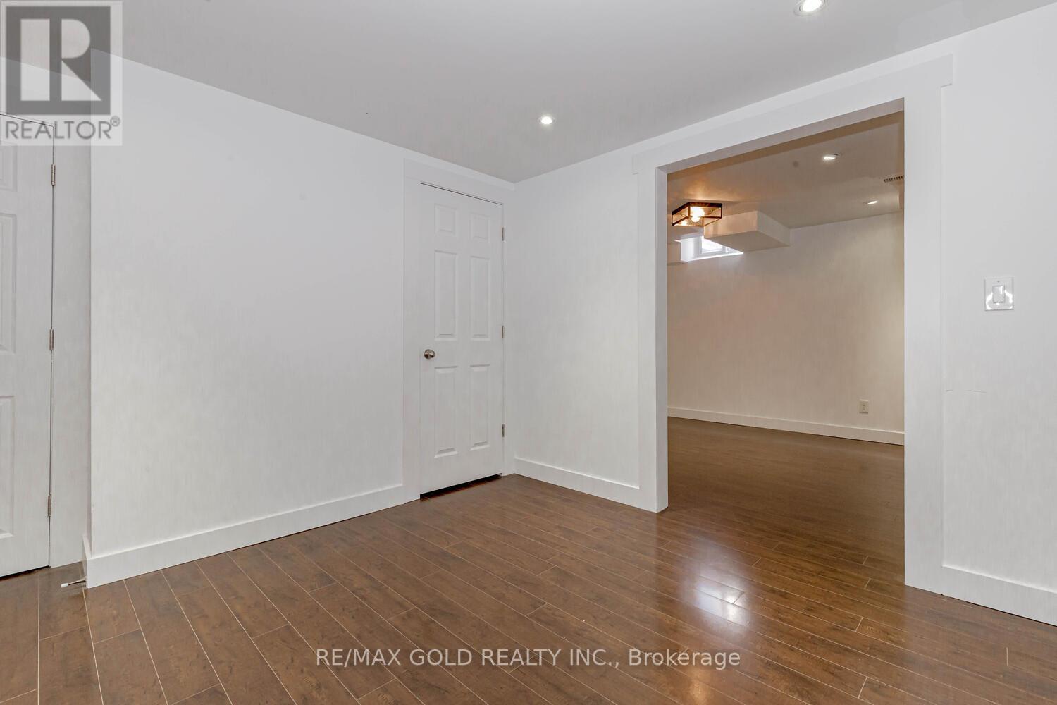 920 LEDBURY CRES