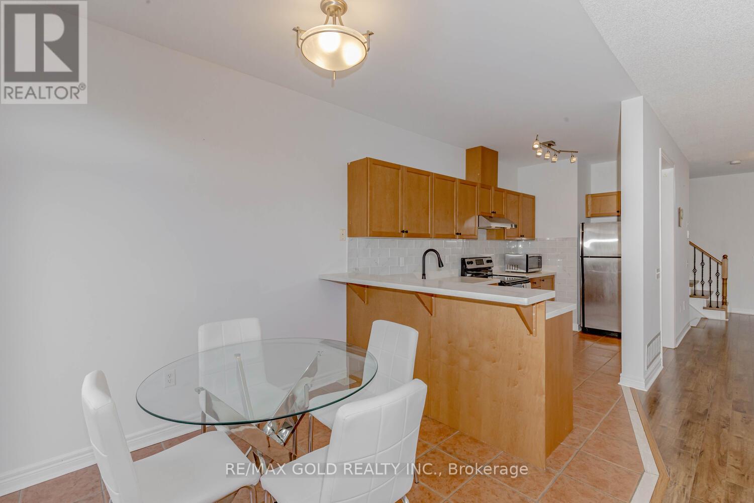 920 LEDBURY CRES