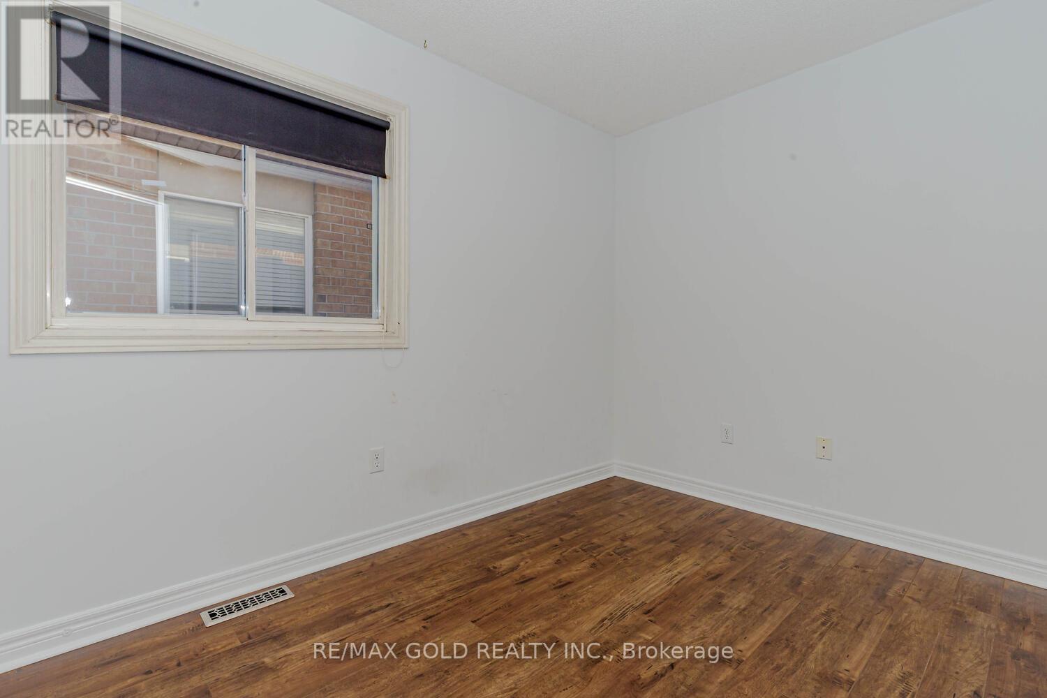920 LEDBURY CRES