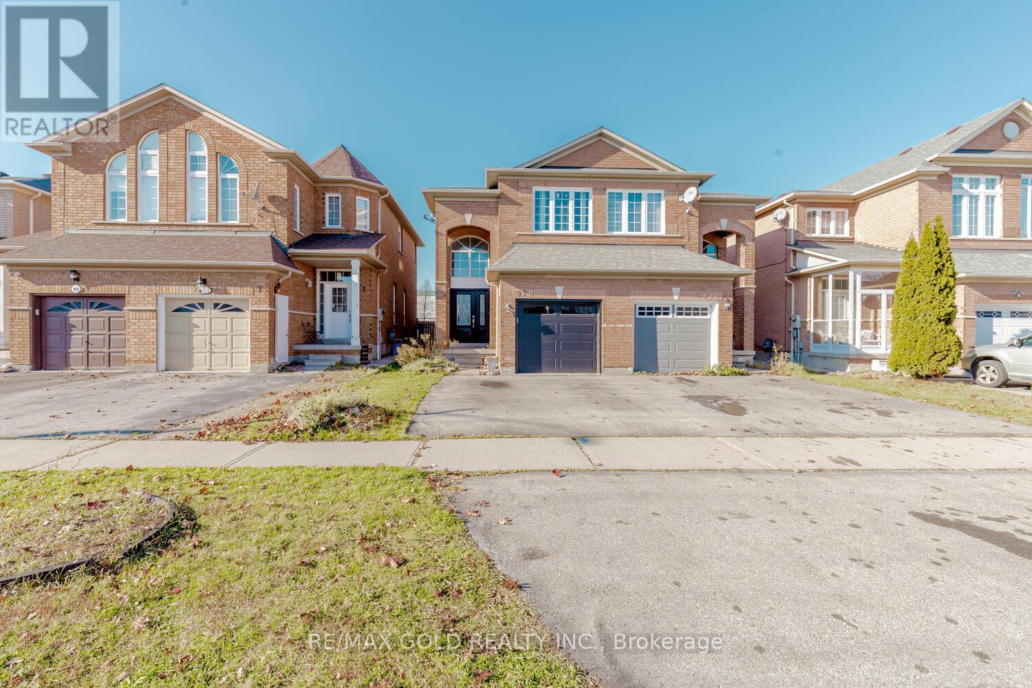 920 LEDBURY CRES