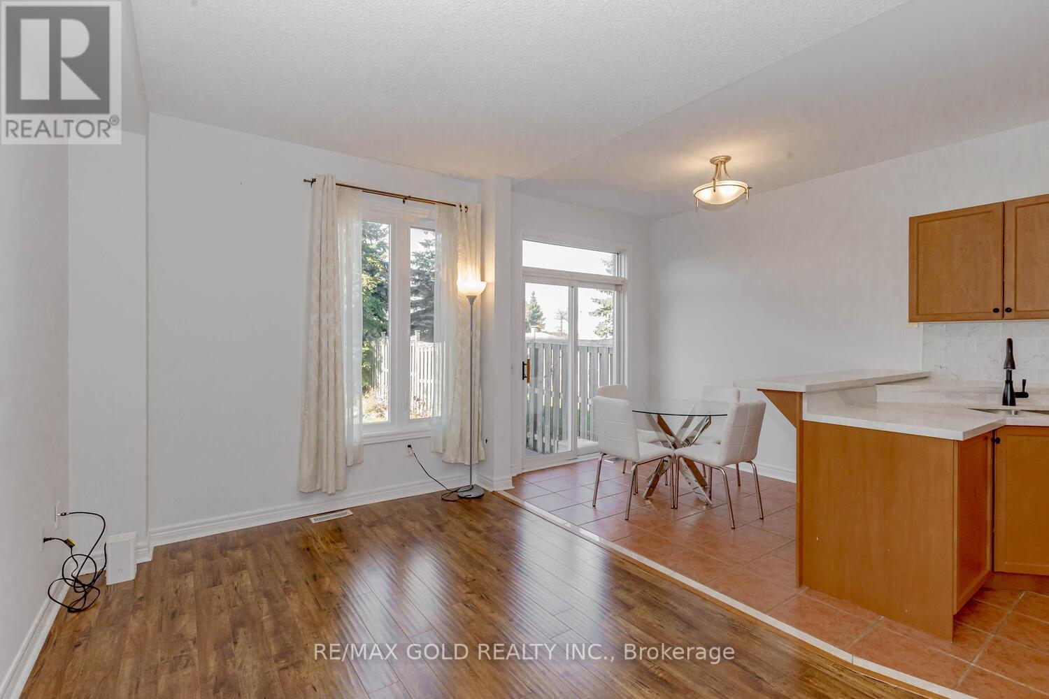 920 LEDBURY CRES