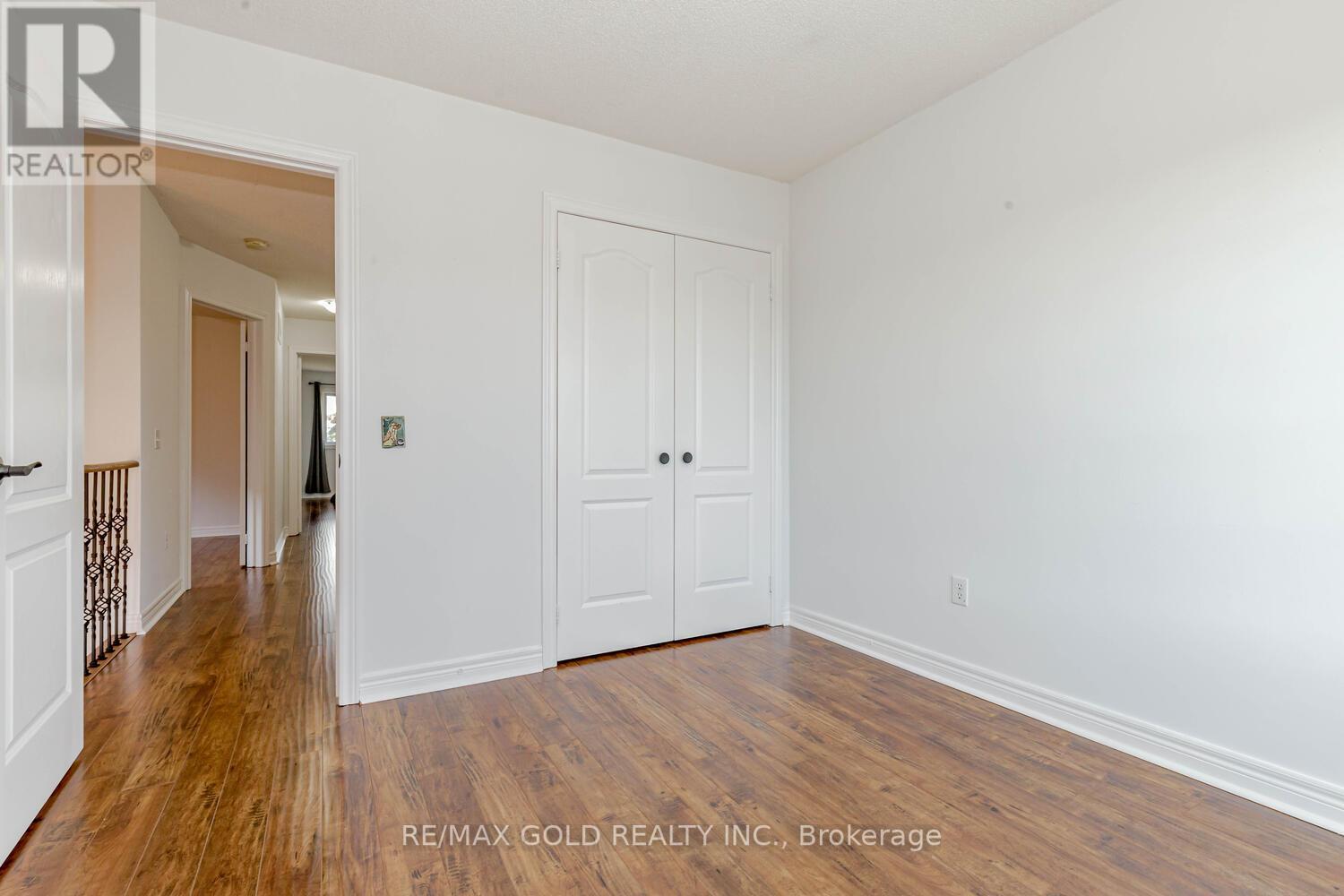 920 LEDBURY CRES