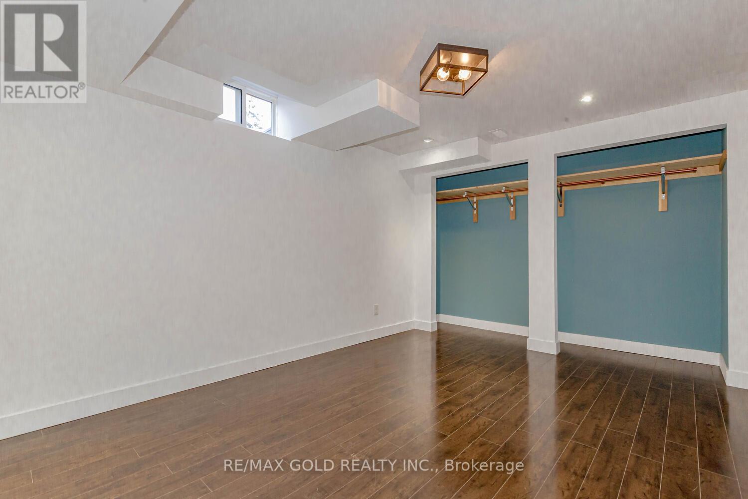 920 LEDBURY CRES
