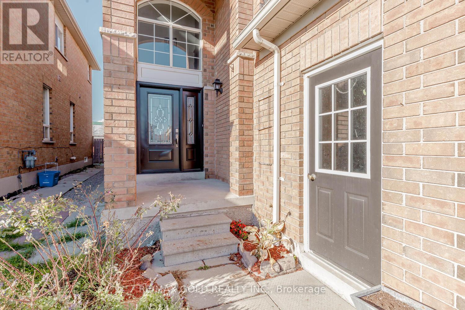 920 LEDBURY CRES