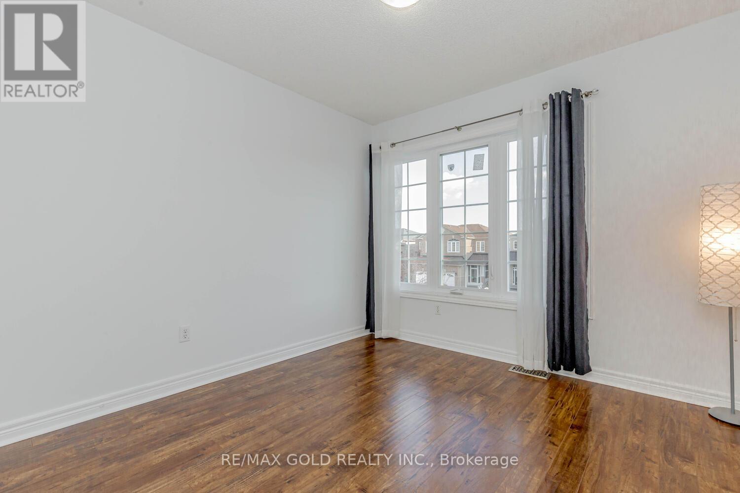 920 LEDBURY CRES
