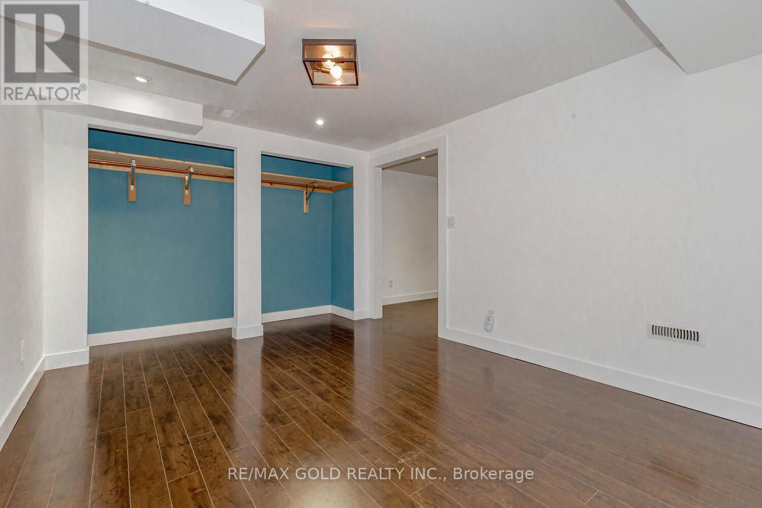 920 LEDBURY CRES