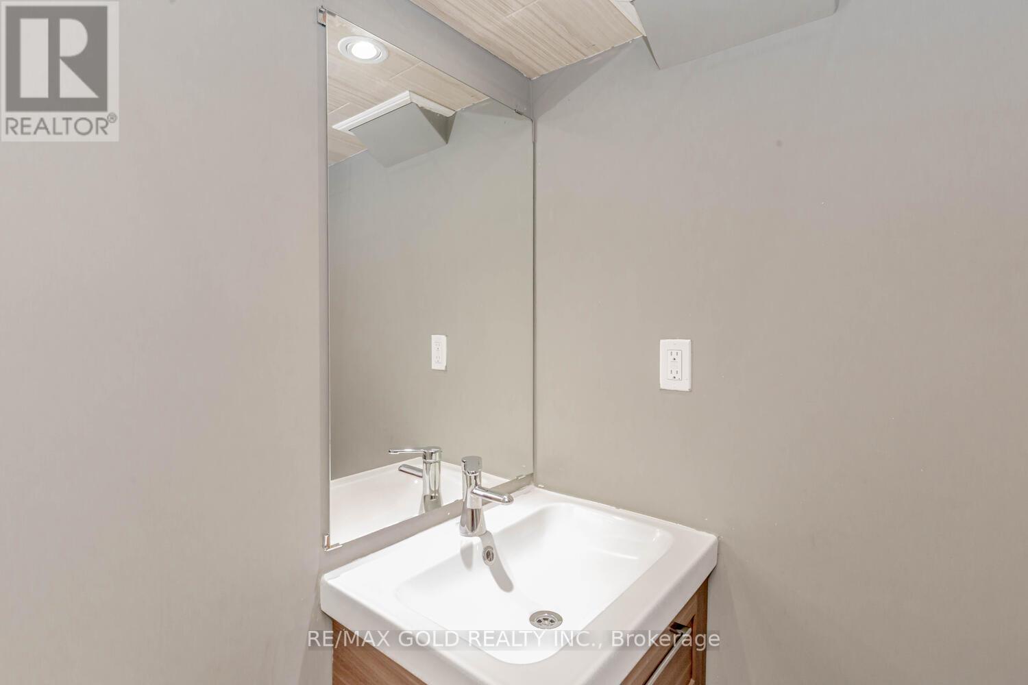 920 LEDBURY CRES
