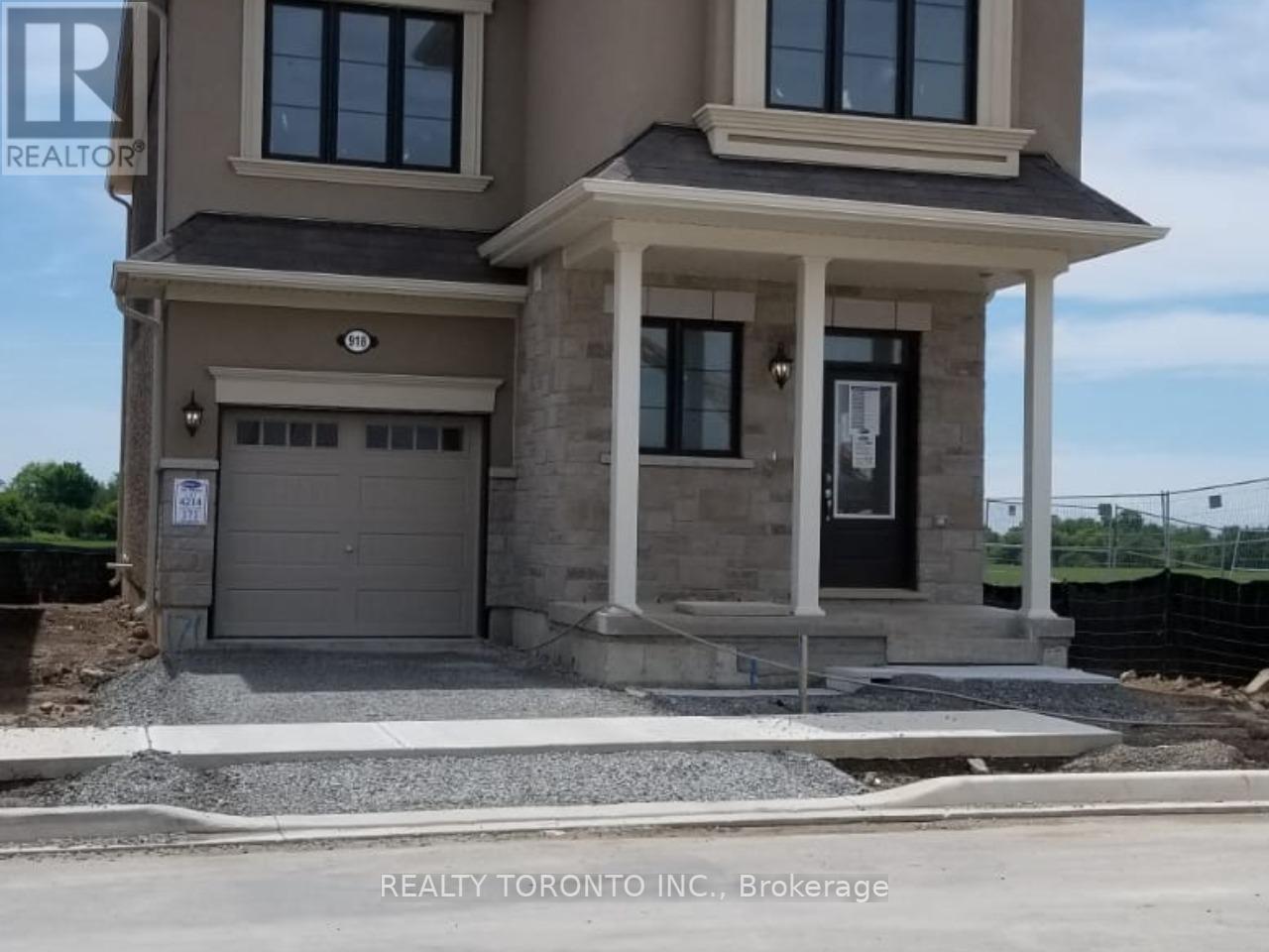 918 LOGAN DR