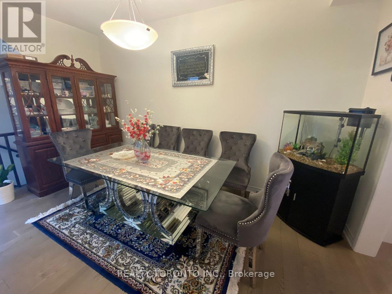 918 LOGAN DR