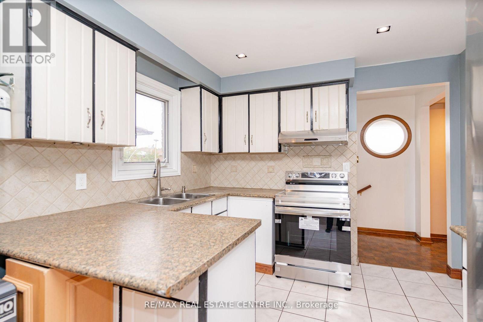 60 FALLWAY RD