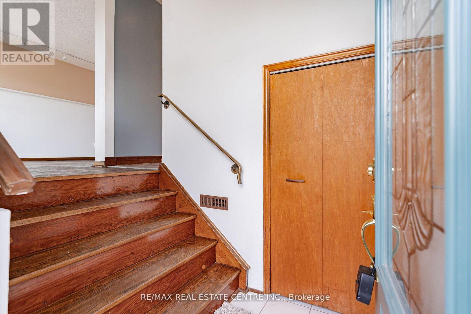 60 FALLWAY RD