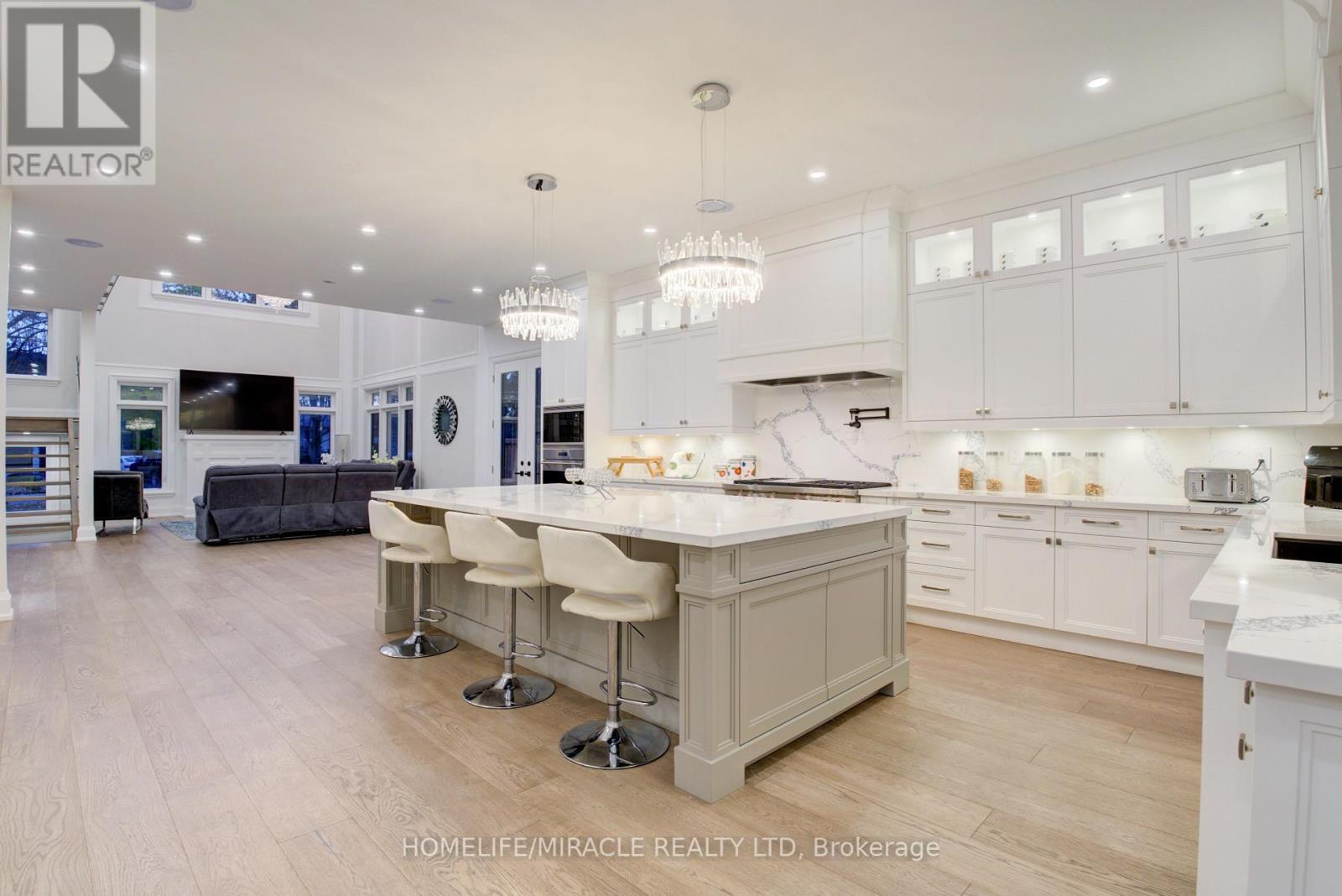 297 SAVOY CRES