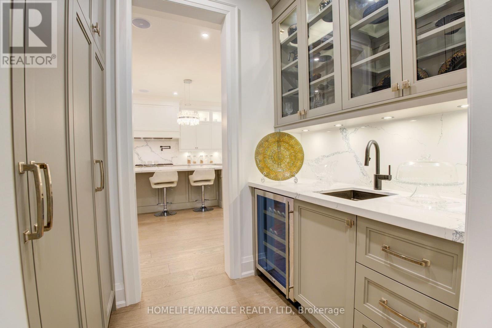 297 SAVOY CRES