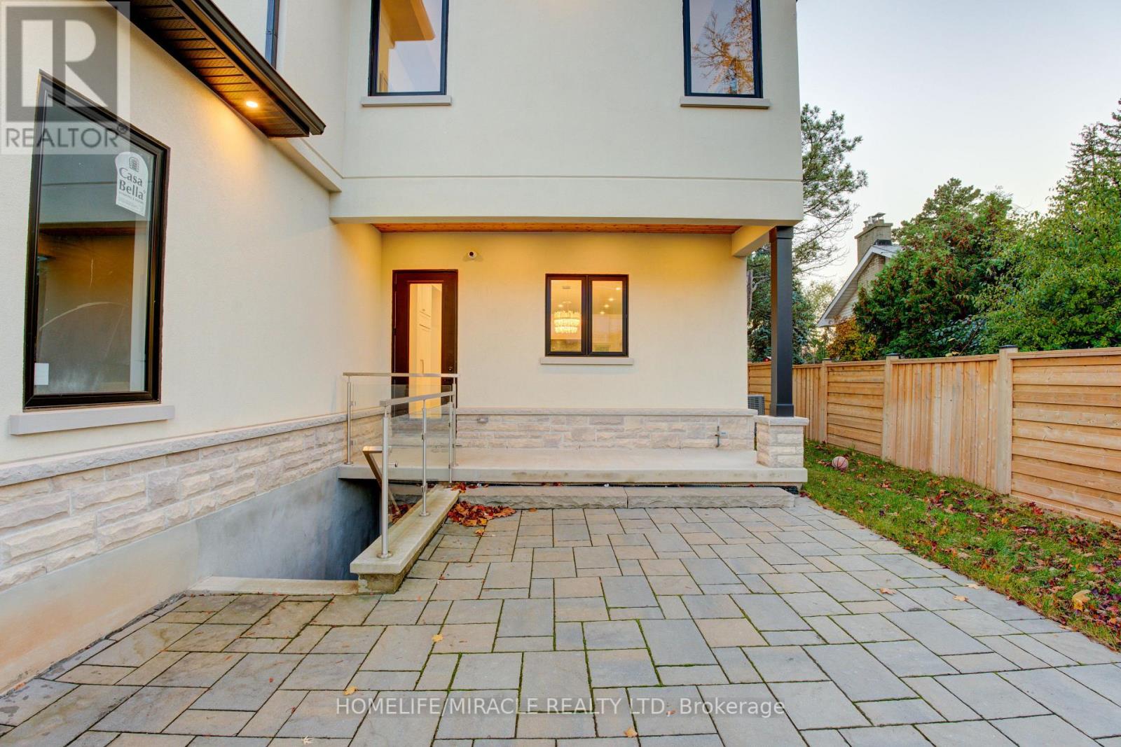 297 SAVOY CRES