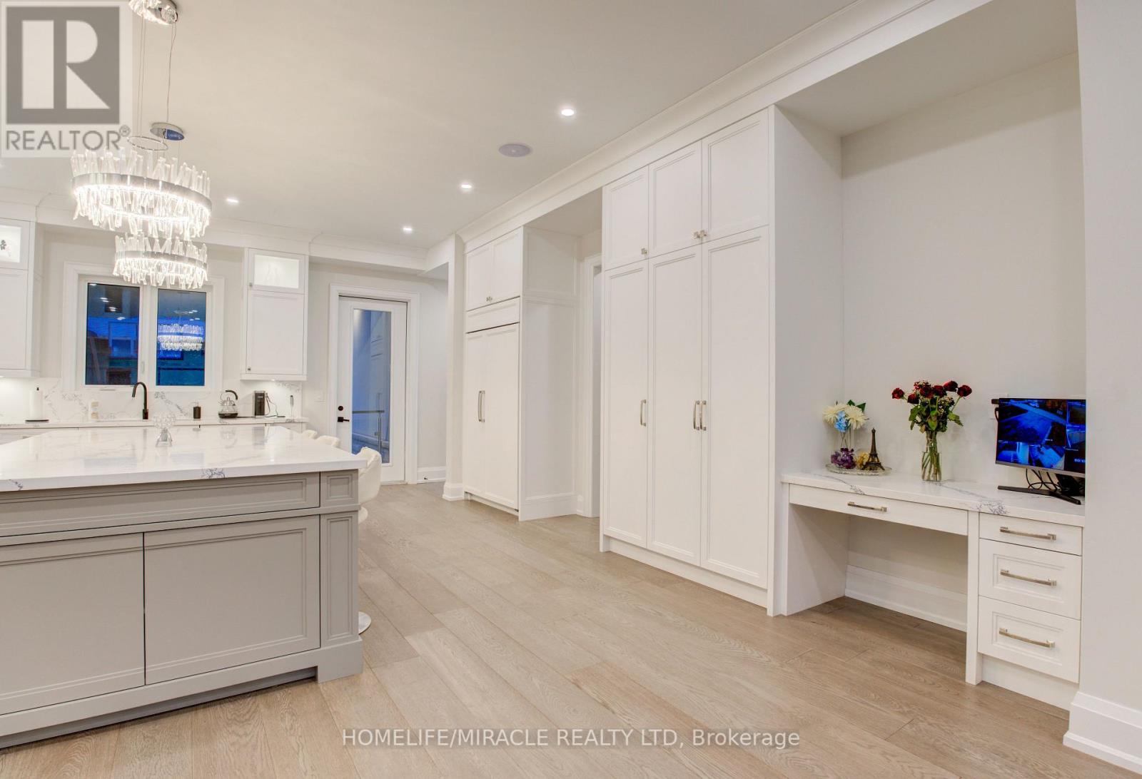 297 SAVOY CRES