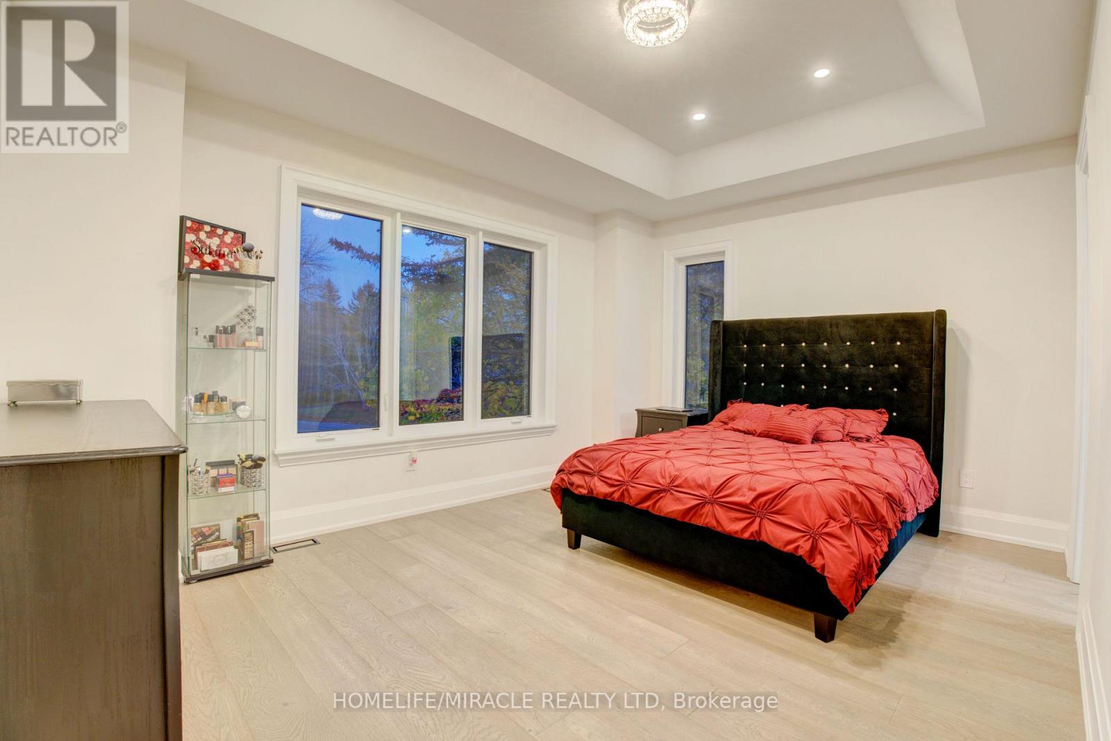 297 SAVOY CRES