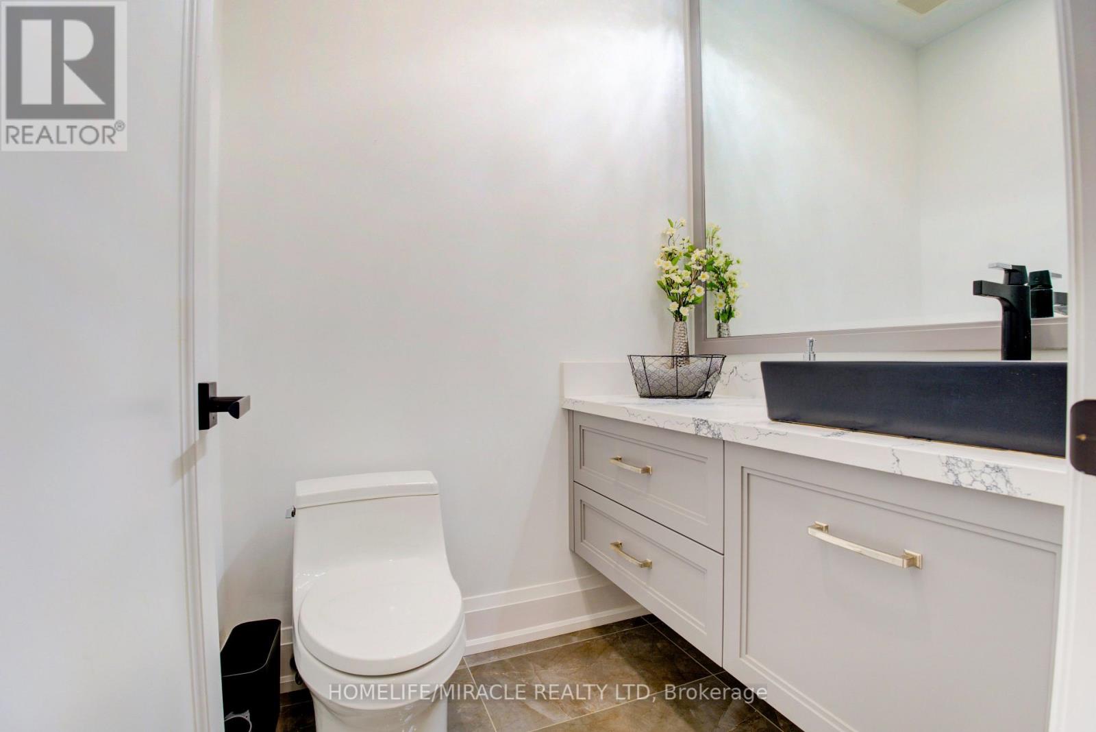 297 SAVOY CRES