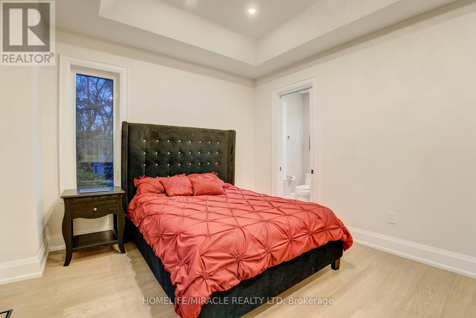 297 SAVOY CRES