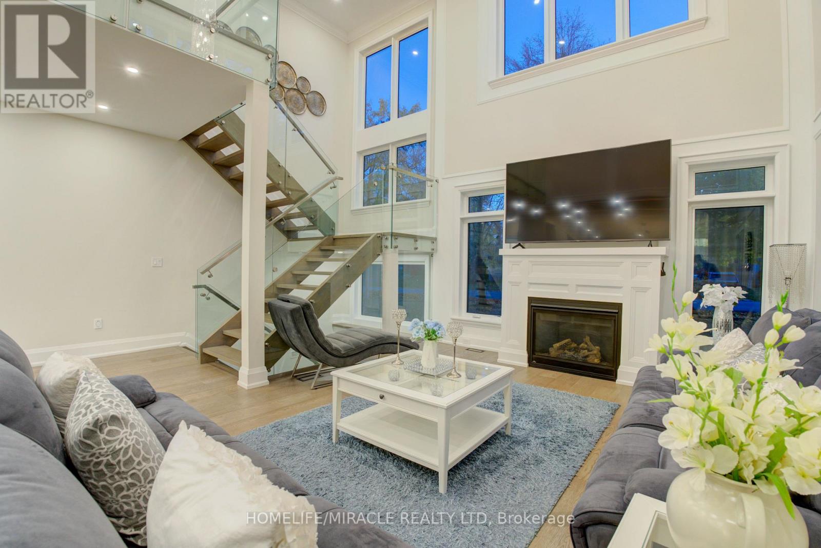 297 SAVOY CRES