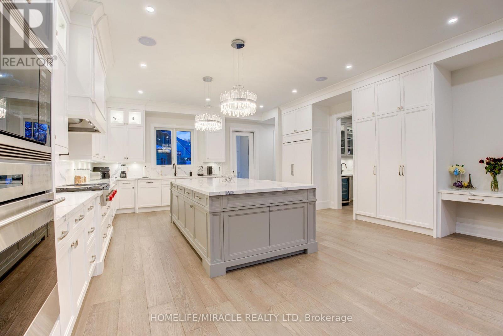 297 SAVOY CRES