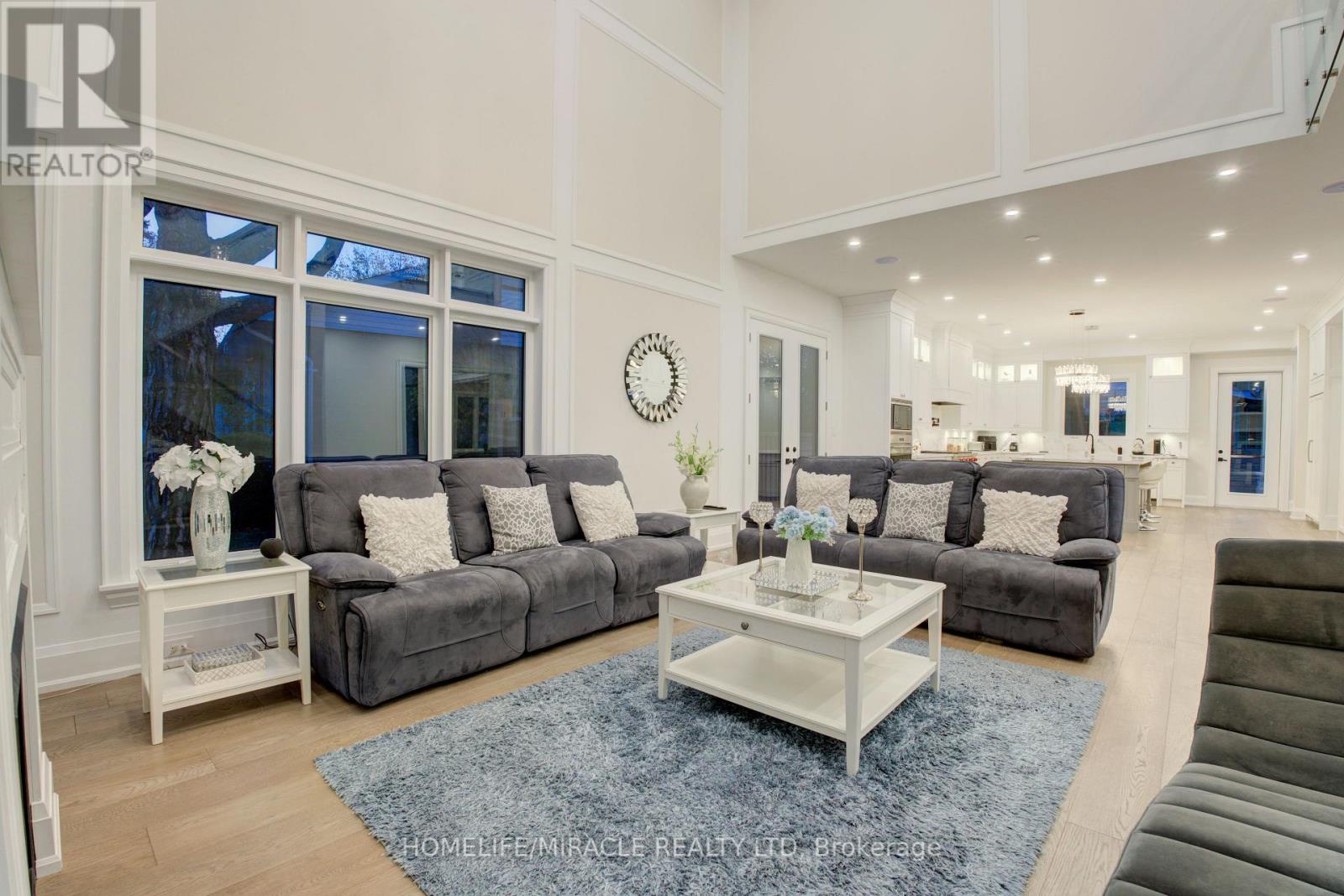 297 SAVOY CRES