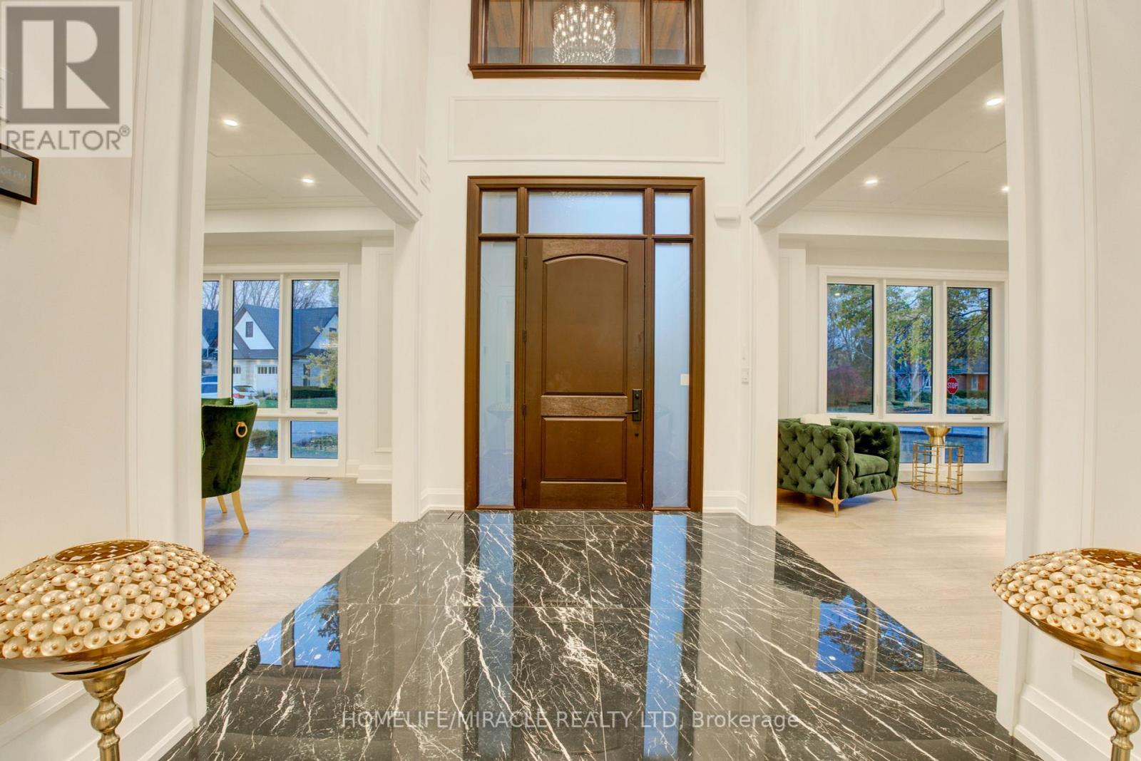 297 SAVOY CRES