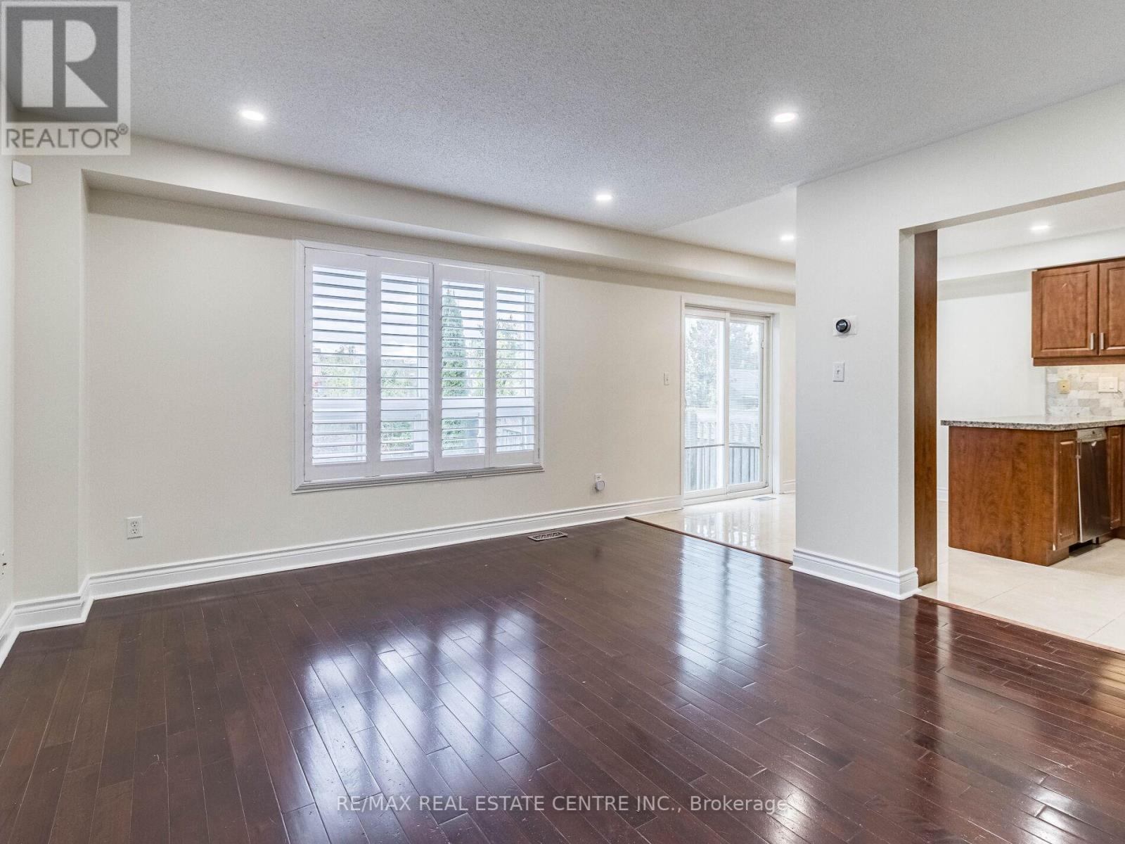 2165 WHITE DOVE CIRC